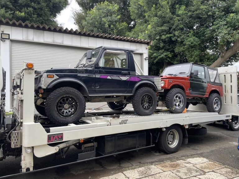 積載車に載せて搬送するジムニー2台