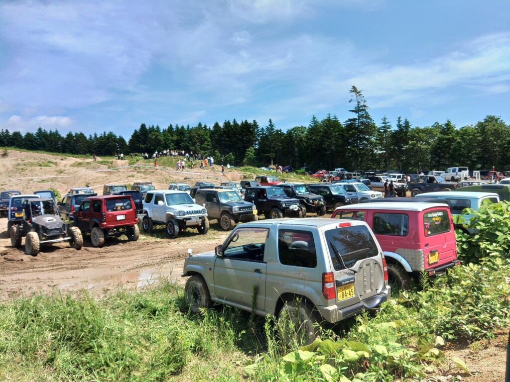 オフロードイベントに集まったジムニー